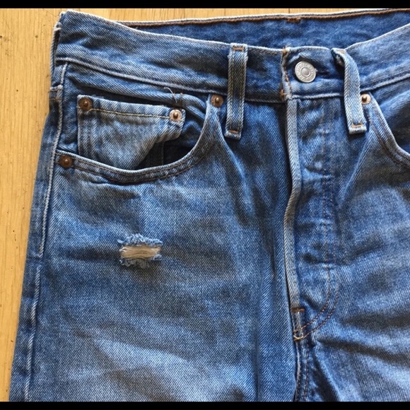 SOLD Levi’s 501 light wash ripped jeans - Picture 4 of 7